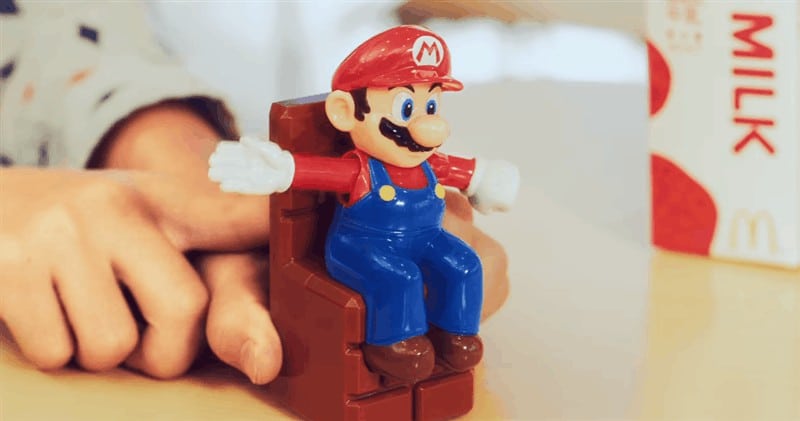 Una Cajita Feliz de Super Mario en Japón mira el comercial