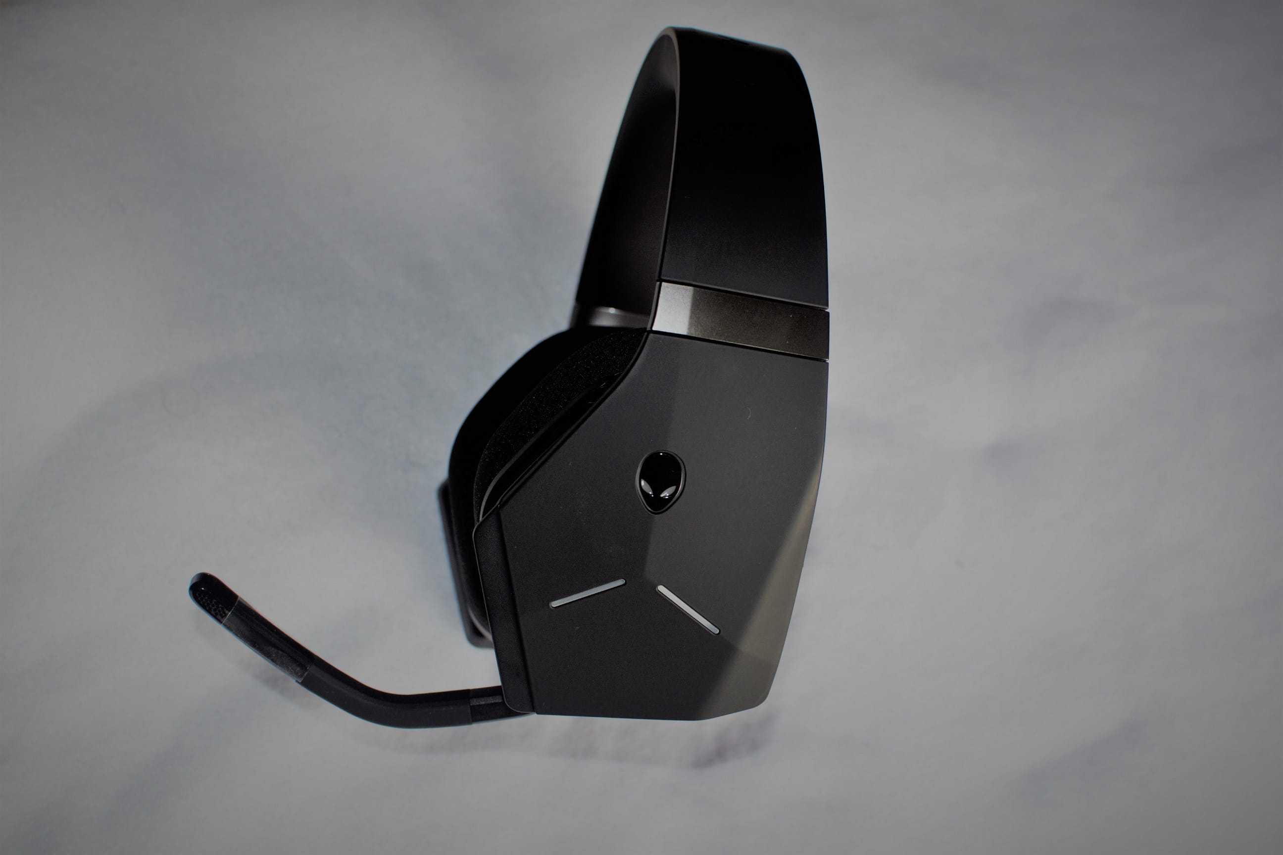 Alienware Wireless Gaming Headset AW988 - 2- Review-GamersRD
