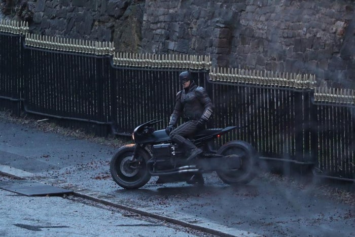Imagenes de filmación de The Batman muestra nuevos detalles del traje
