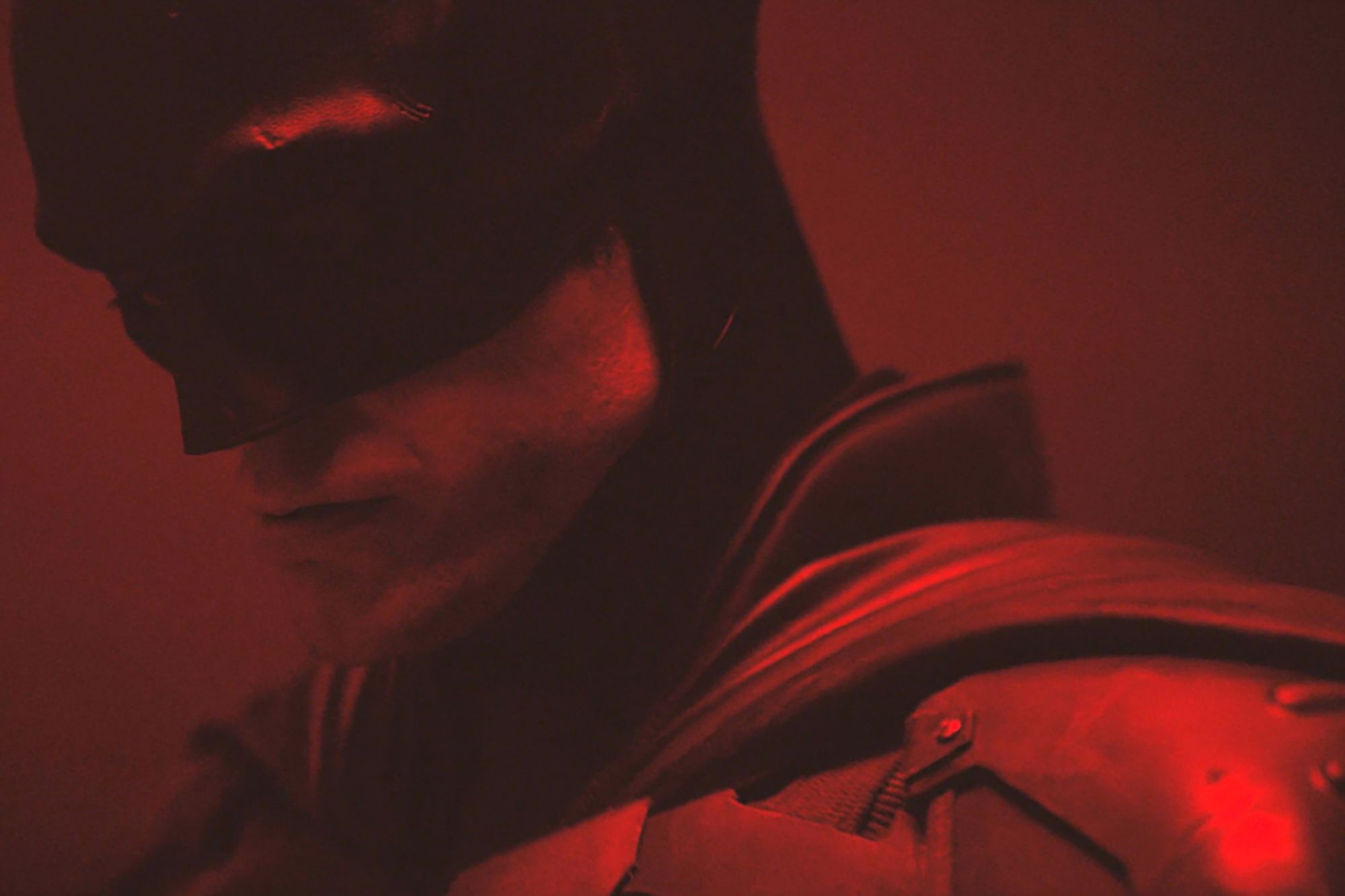 the-batman-robert-pattinson-suit-first-look-DC, Batman, Gamersrd