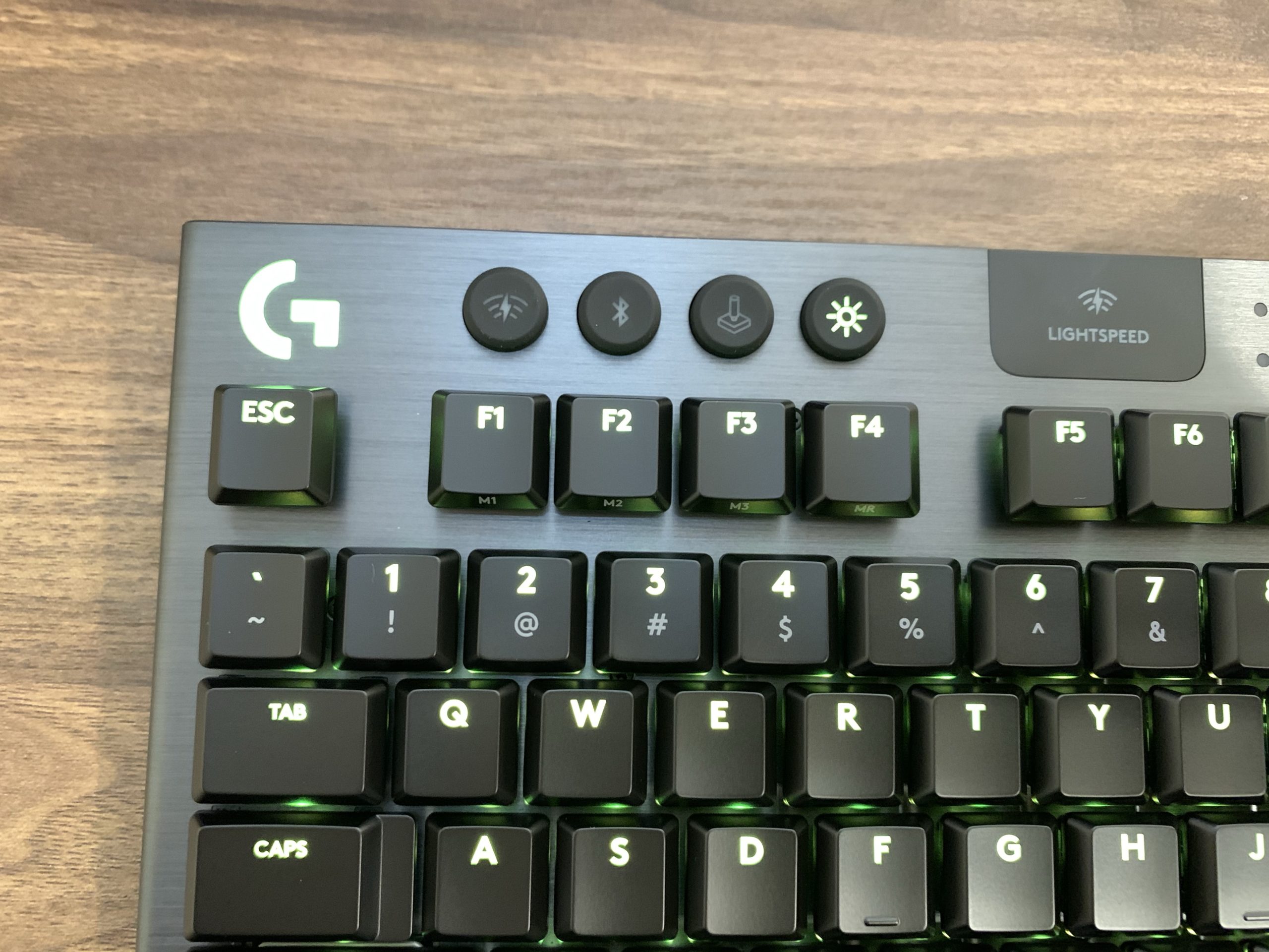 Logitech G915 TKL Wireless RGB Mechanical Gaming Keyboard Review GamersRD2