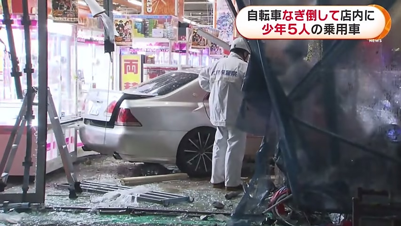 Un coche choque contra un arcade en Japon, GamersRD
