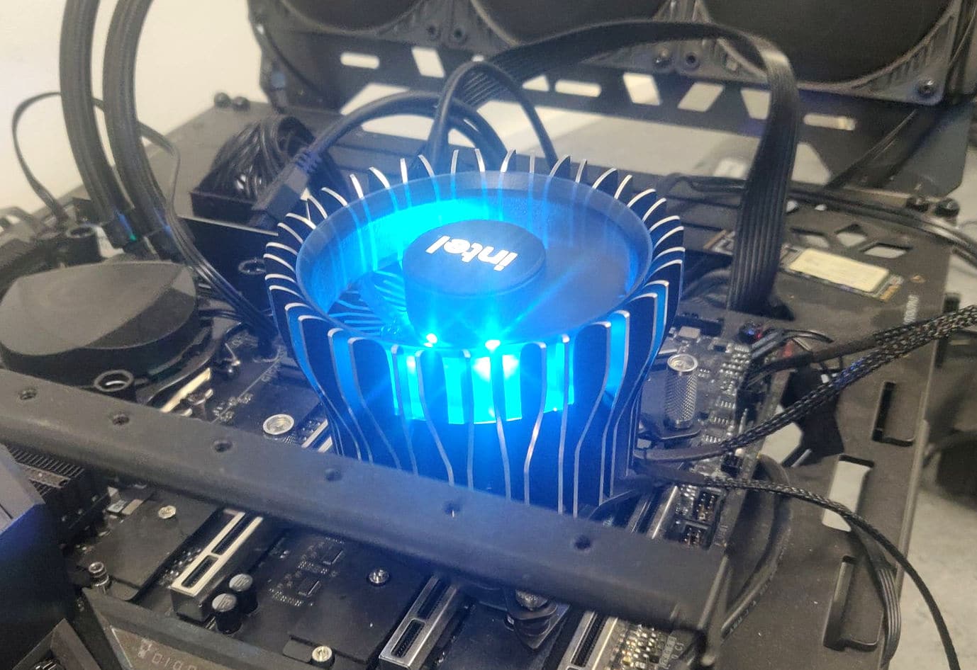 Intel-Laminar-RH1 Cooler, GamersRD