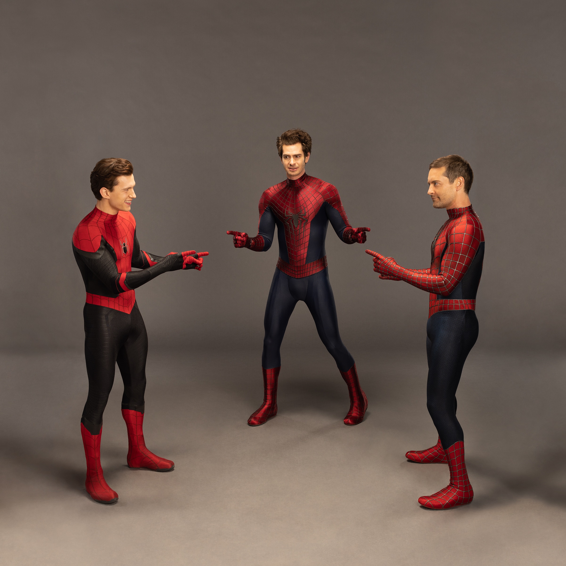 Tom Holland, Andrew Garfield y Tobey MaGuire recrean el mítico meme del multiverso de Spider-Man