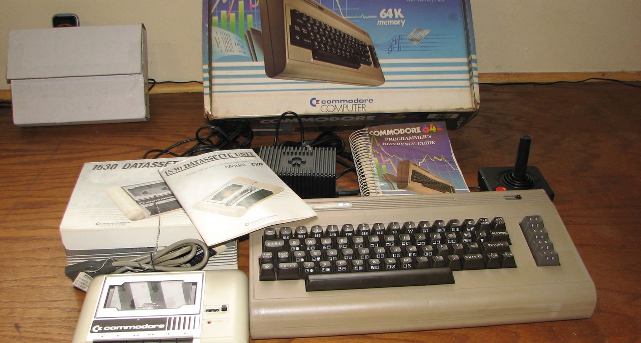 Commodore-64-old-computer-GamersRD