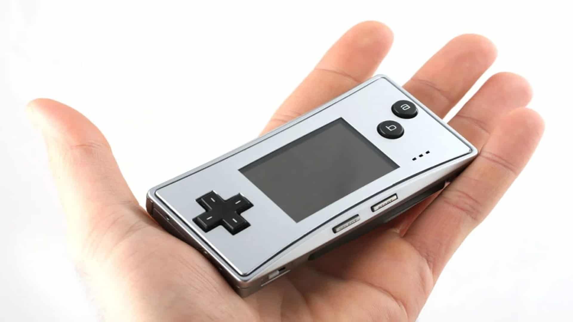 Reggie Fils-Aimé afirma que Nintendo of America fue 'obligada' a lanzar Game Boy Micro, GamersRD