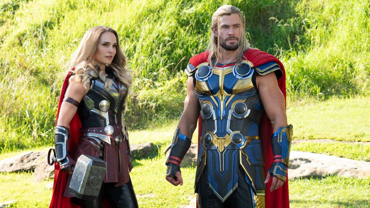 Natalie-Portman-and-Chris-Hemsworth-in-Thor-Love-and-Thunder-GamersRD