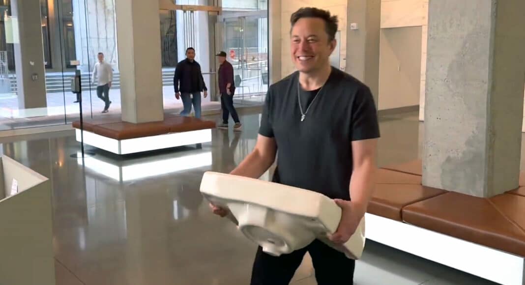 Elon Musk entra a las oficinas de Twitter con un lavamanos y empezó a despedir a grandes ejecutivos, GamersRD