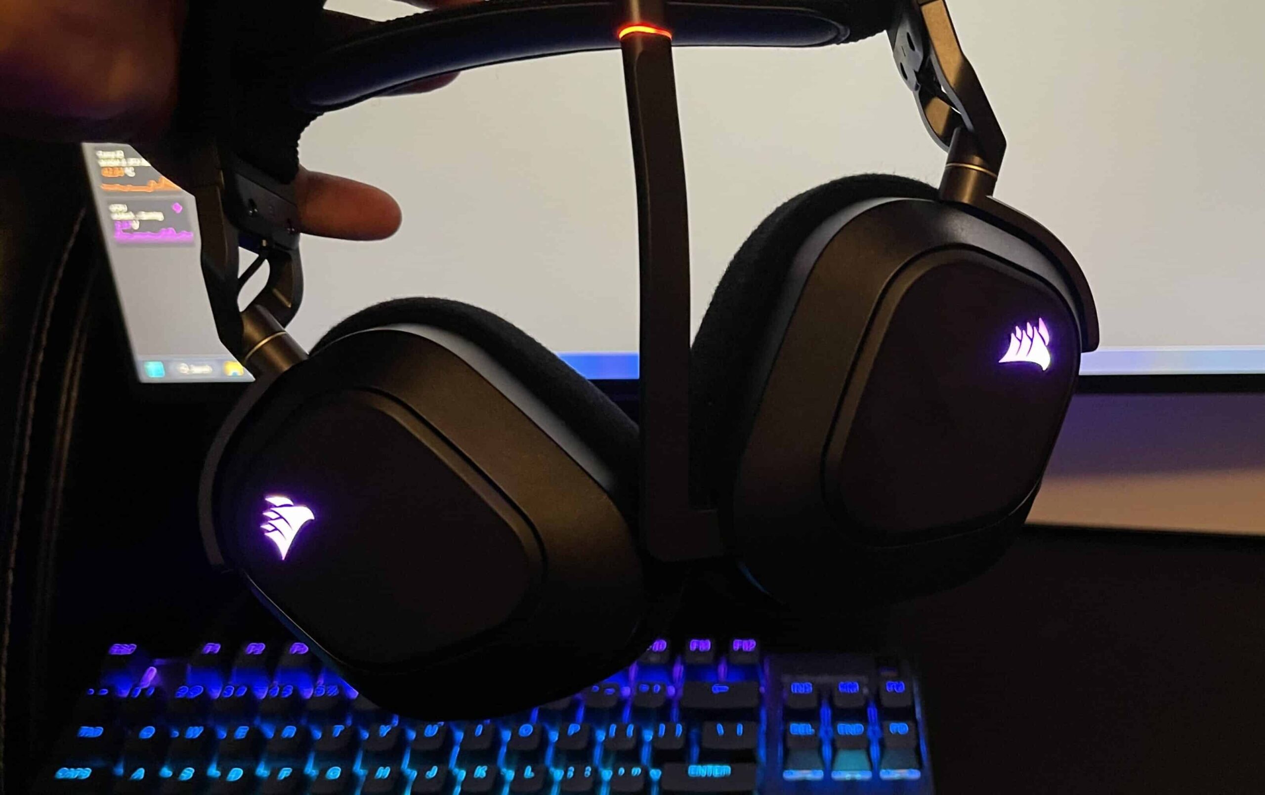 Corsair HS80 RGB Wireless Review GamersRD645