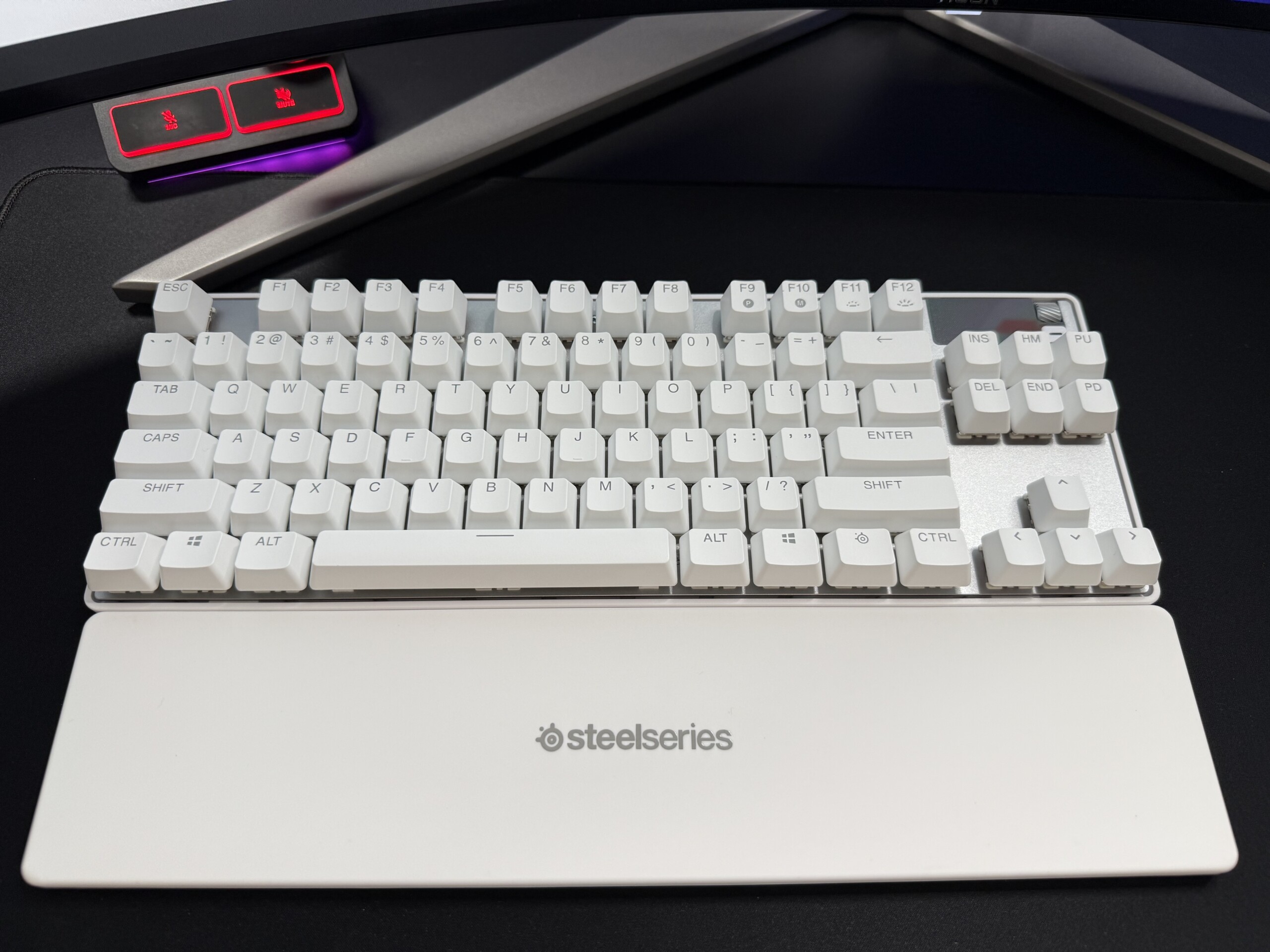 SteelSeries Apex Pro TKL White GamersRD Review1344
