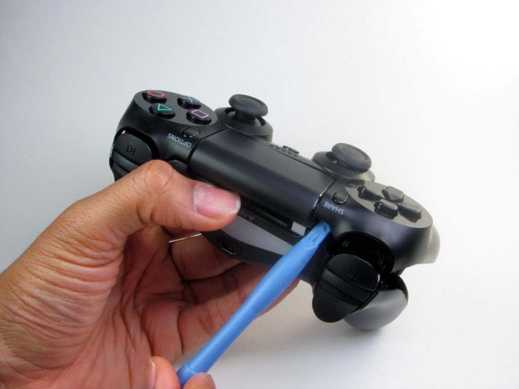 Cómo cambiar la batería del DualShock 4-4-GamersRD