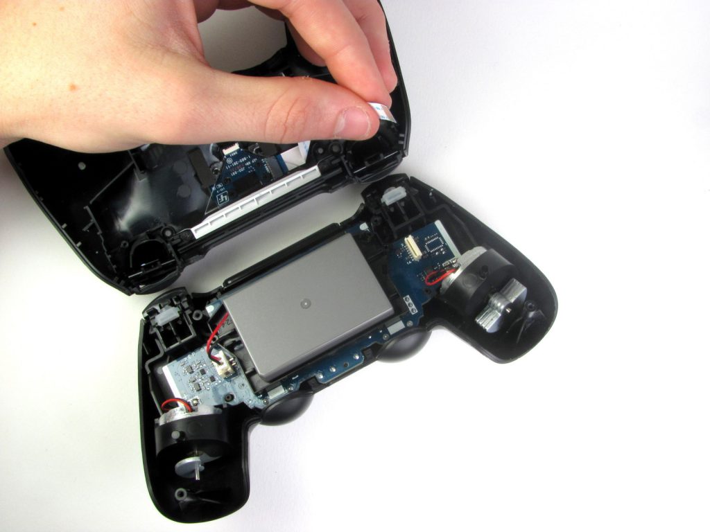 Cómo cambiar la batería del DualShock 4-8-GamersRD