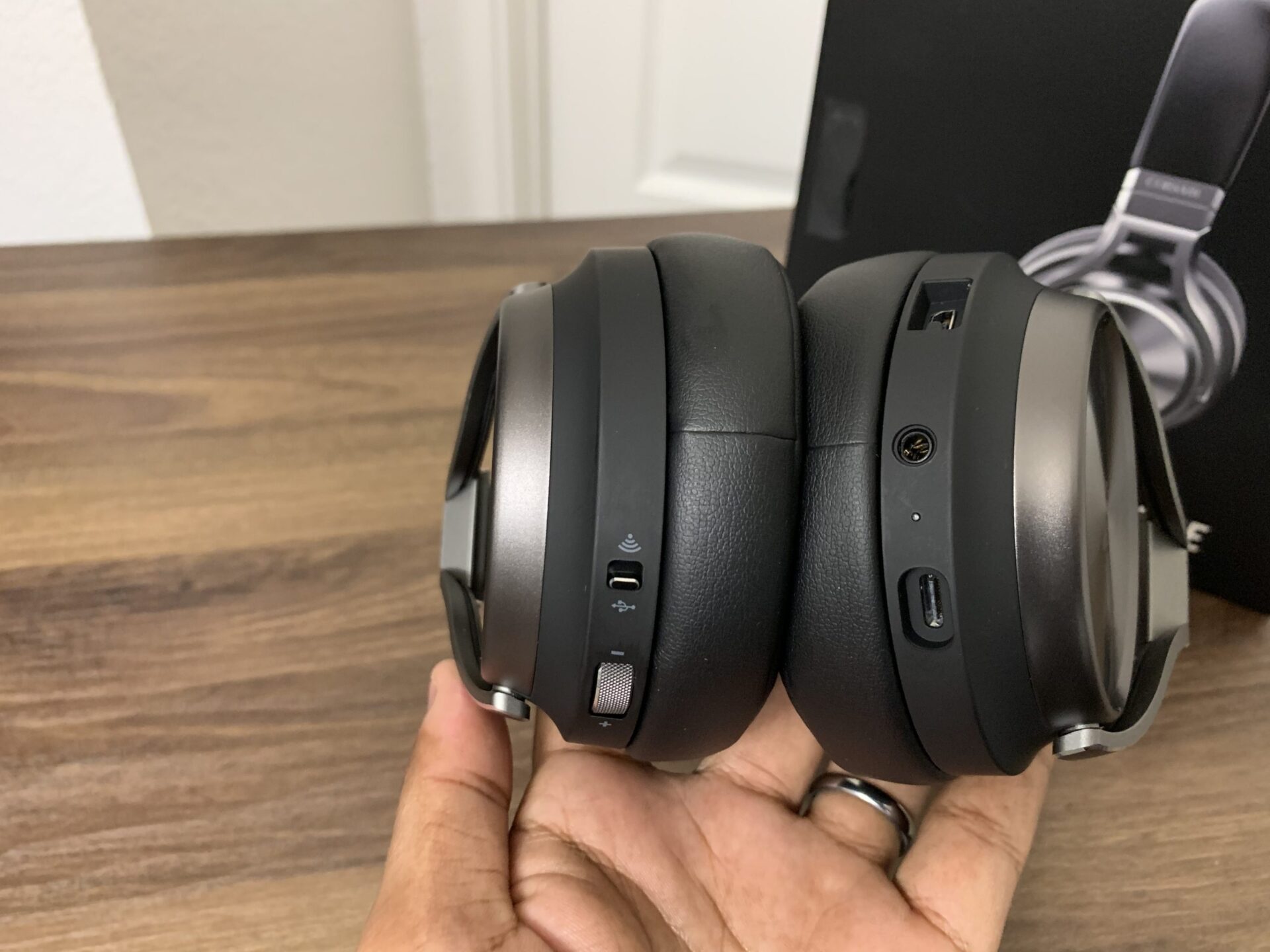 Corsair Virtuoso RGB Wireless SE Review