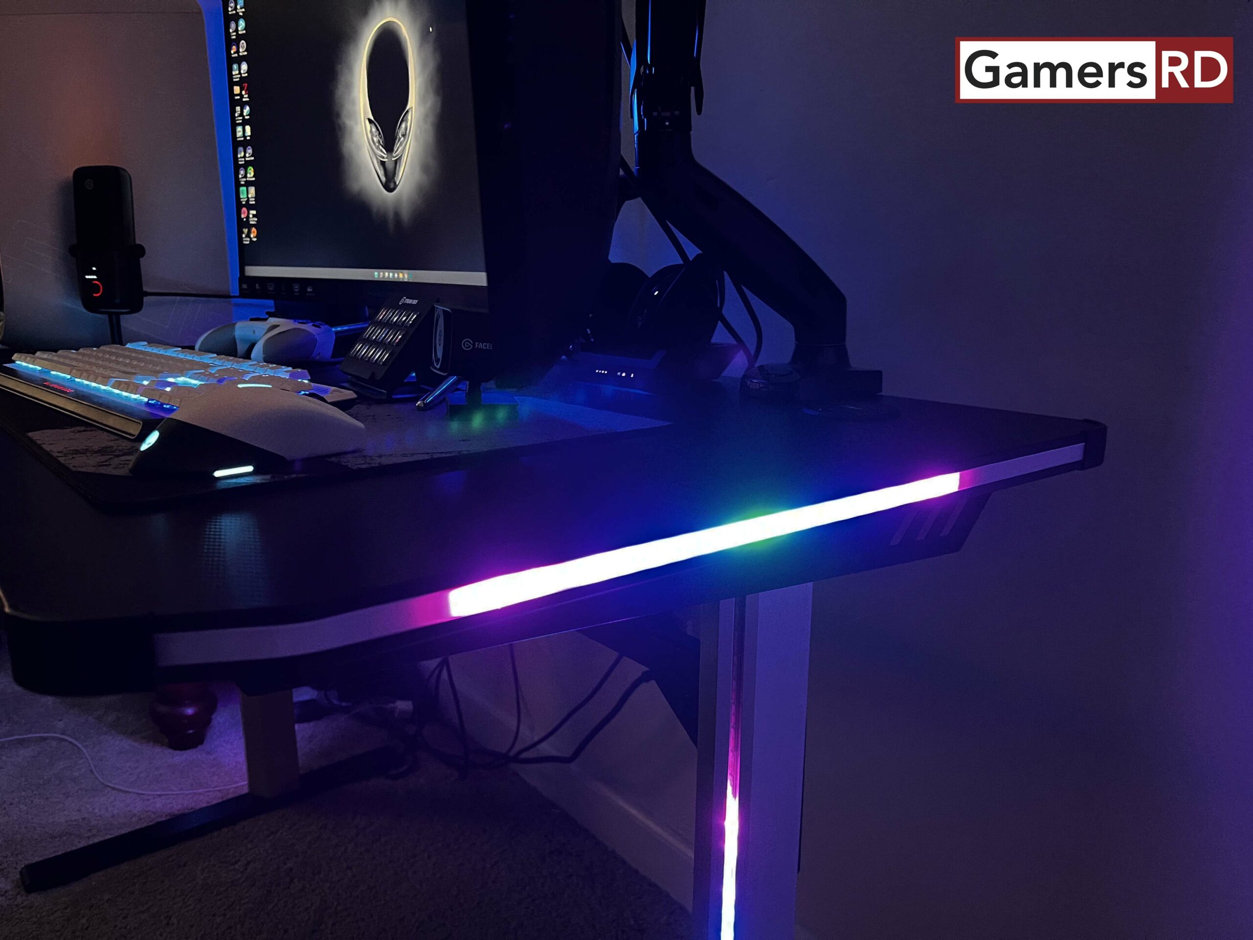 E-WIN Racing 2.0 Edition RGB Mesa Gamer con Cargador Inalámbrico Review, GamersRD