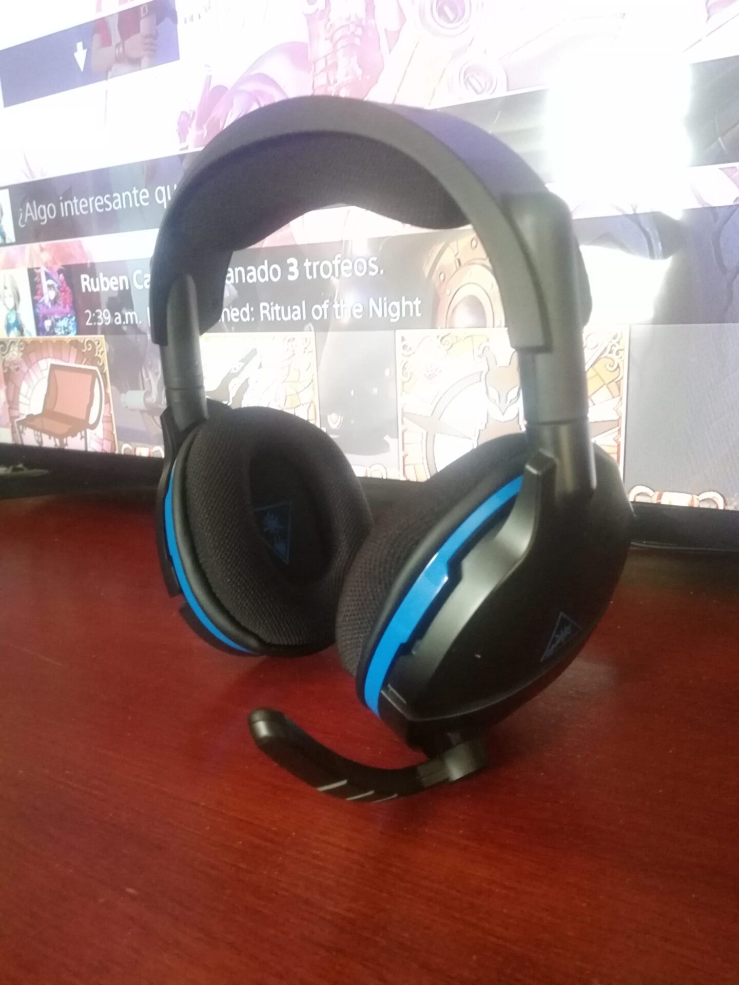 Los Turtle Beach Stealth 600, son los auriculares inalámbricos para PS4, una buena combinación calidad precio. Un auricular inalámbrico de una marca establecida por $100 puede parecer una excelente oferta. Turtle Beach hizo muchos compromisos con el Stealth 600, pero esos compromisos ayudaron a convertirlo en uno de los auriculares inalámbricos para juegos más asequibles.