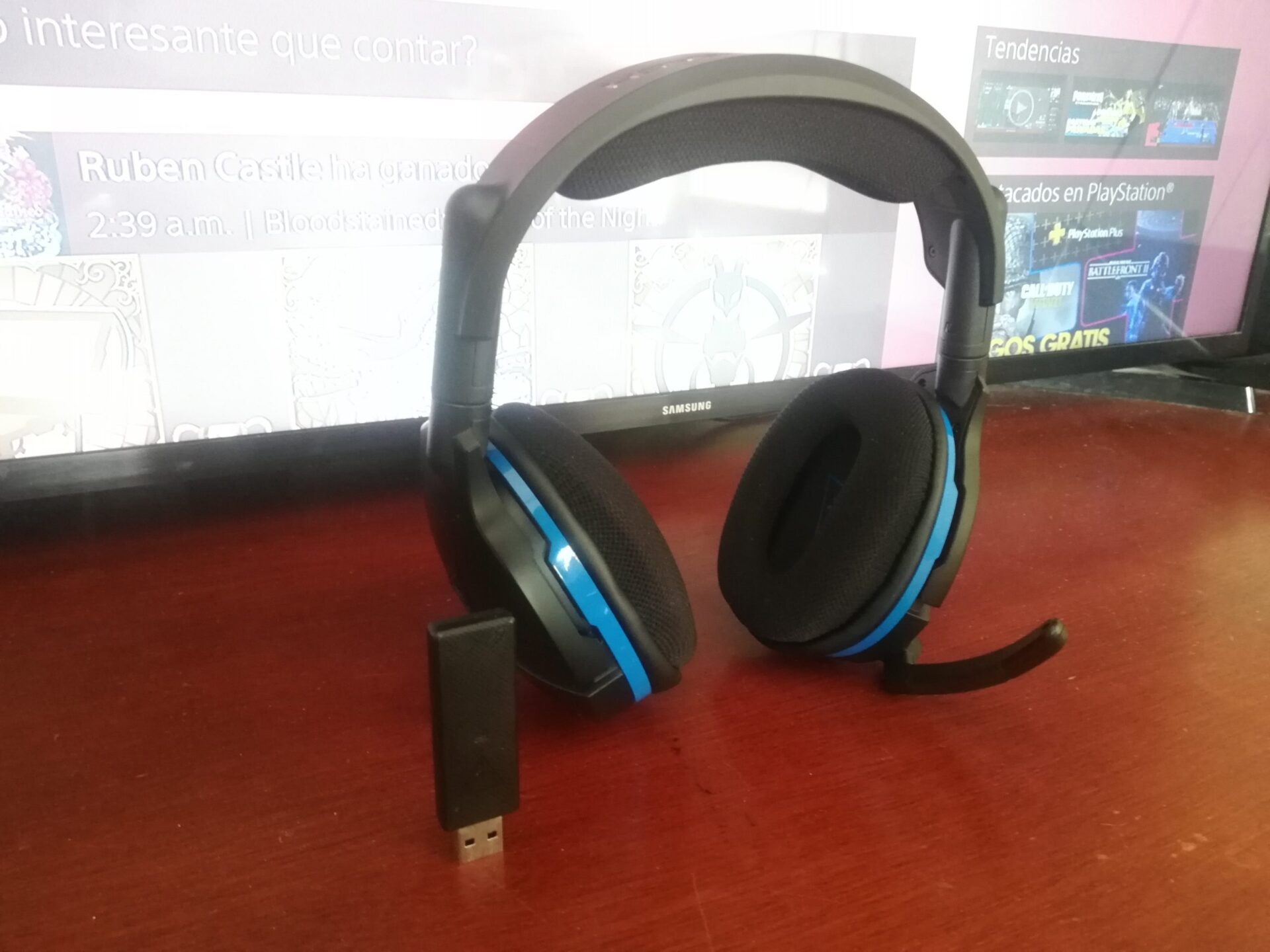 Los Turtle Beach Stealth 600, son los auriculares inalámbricos para PS4, una buena combinación calidad precio. Un auricular inalámbrico de una marca establecida por $100 puede parecer una excelente oferta. Turtle Beach hizo muchos compromisos con el Stealth 600, pero esos compromisos ayudaron a convertirlo en uno de los auriculares inalámbricos para juegos más asequibles.