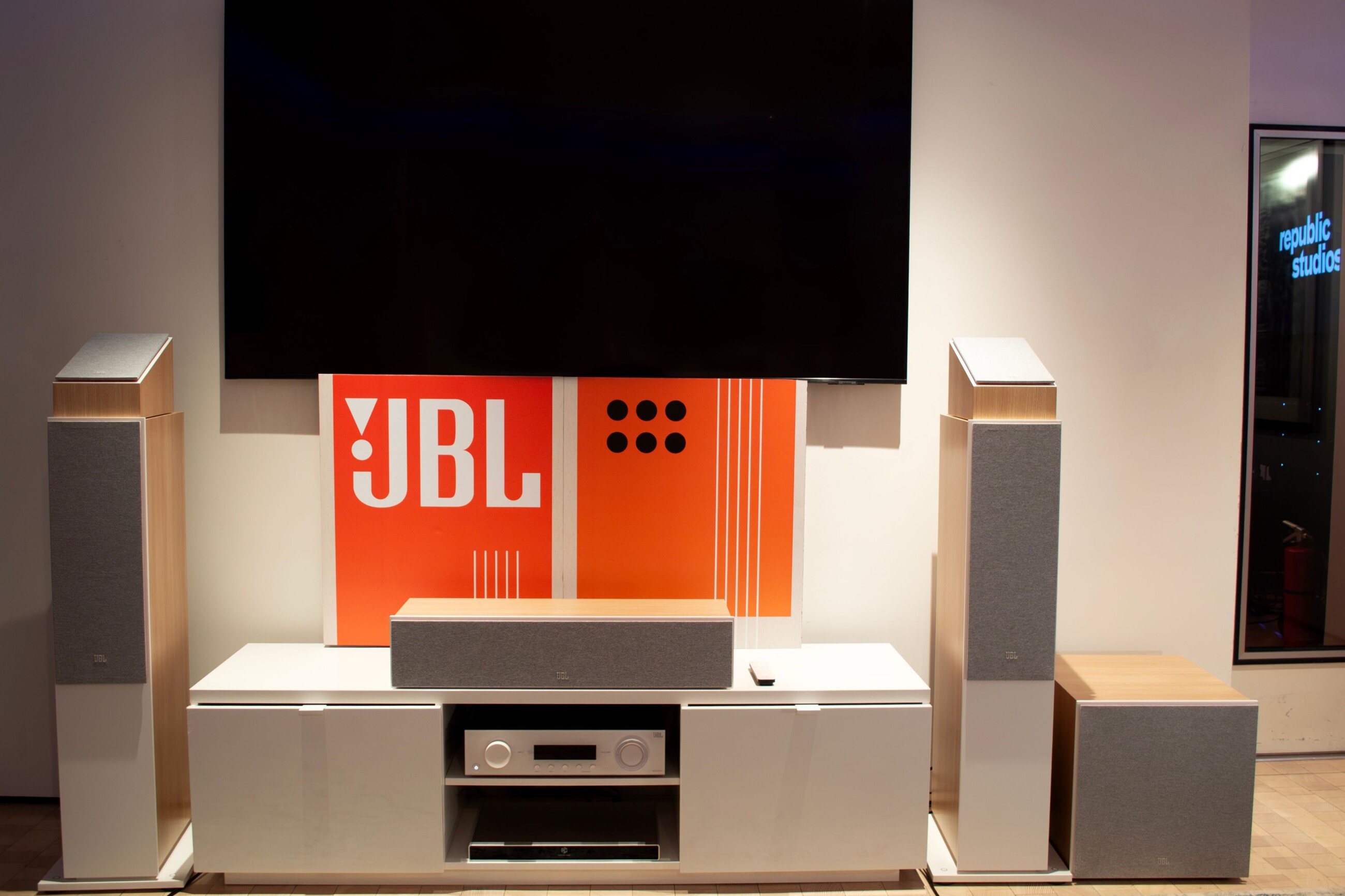 JBL MA AV Receivers y Stage 2 Loudspeakers Demostracion - Impresiones2abf