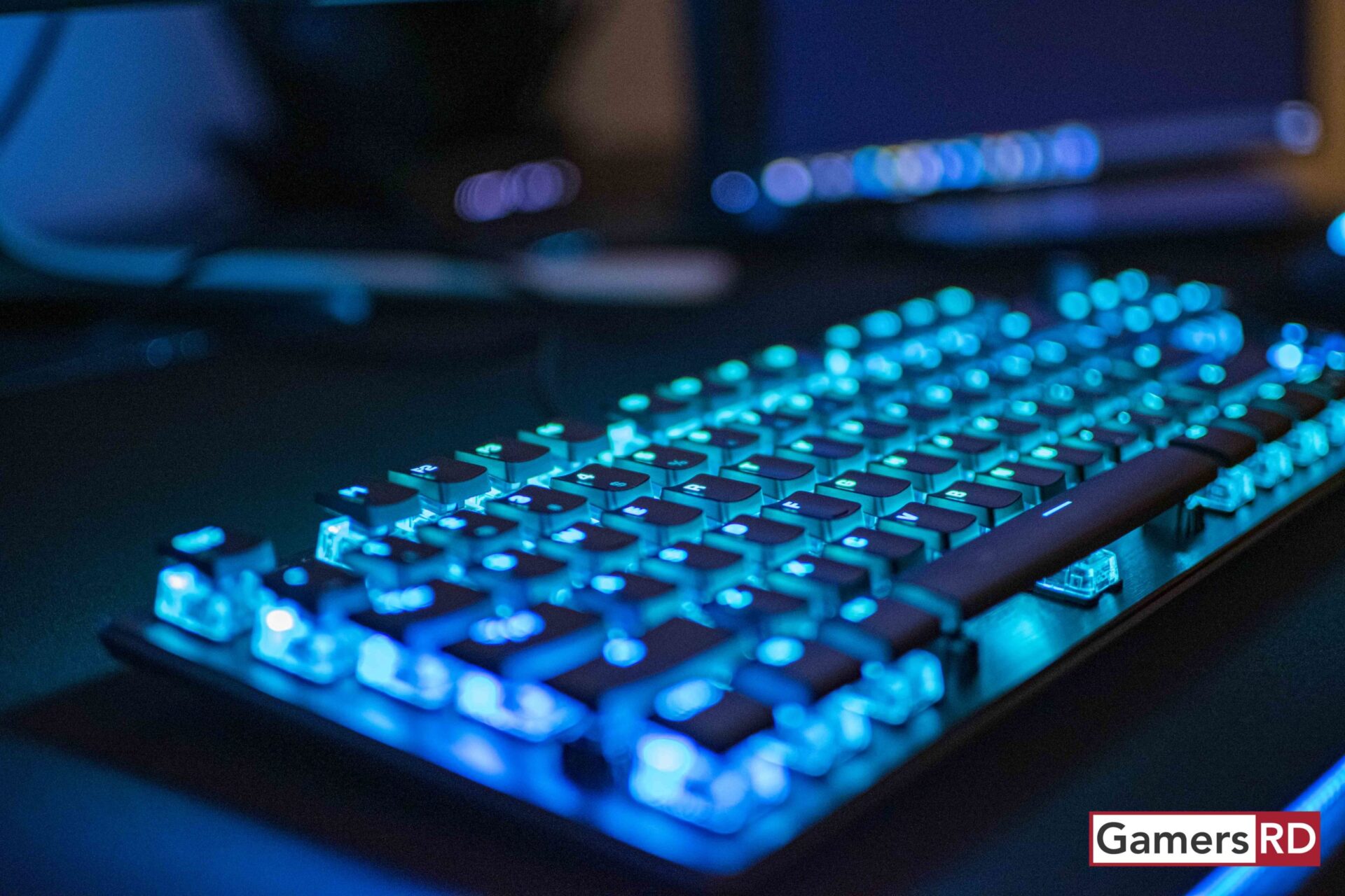 ROCCAT Vulcan TKL Pro Mechanical RGB Gaming Keyboard Review, 3,GamersRD