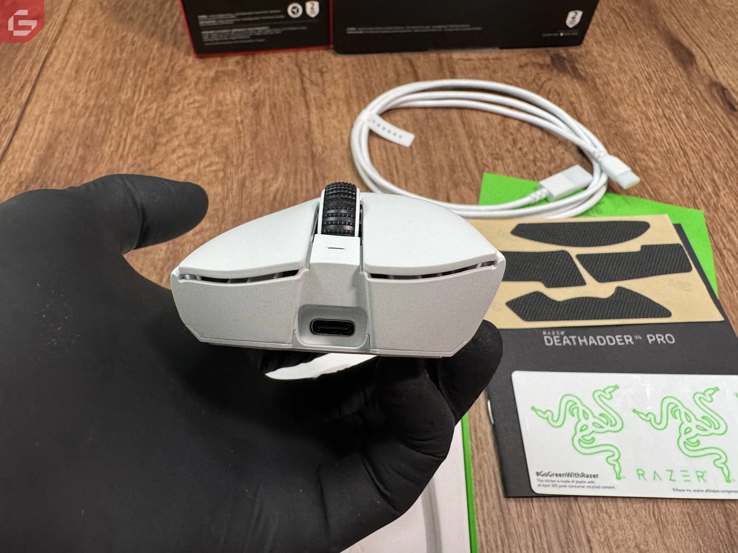 【美品】Razer DETHADDER V4 PRO ホワイト ゲーミングマウス DeathAdder V4 Pro (White Edition) ホワイト RZ01