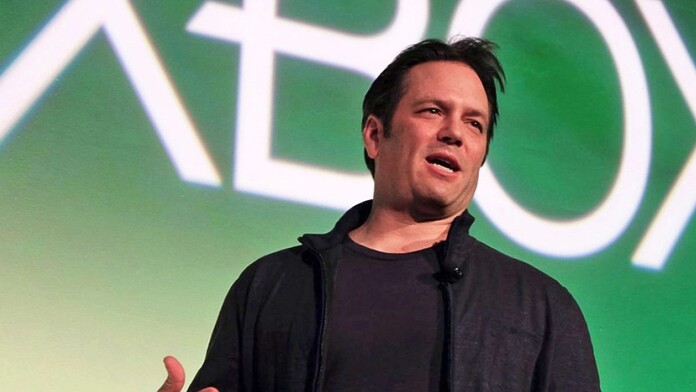 Empleados de Phil Spencer juegan por él para inflar su reputación