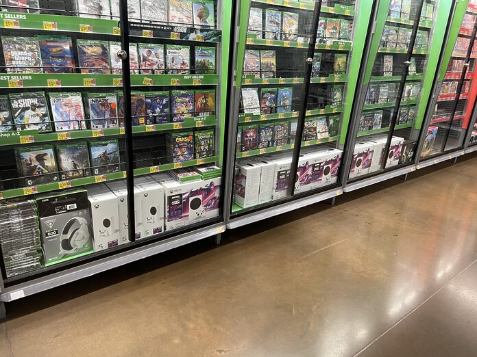 Microsoft desmiente el retiro de Xbox de tiendas minoristas