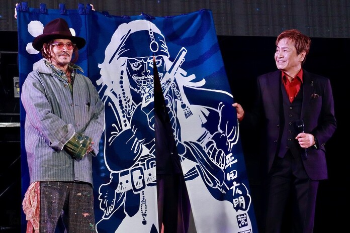 Johnny Depp recibe un dibujo de Jack Sparrow por Eiichiro Oda