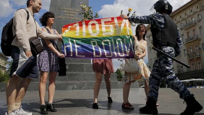 Rusia condena a 7 años de cárcel a un hombre por hacer fiesta LGBT