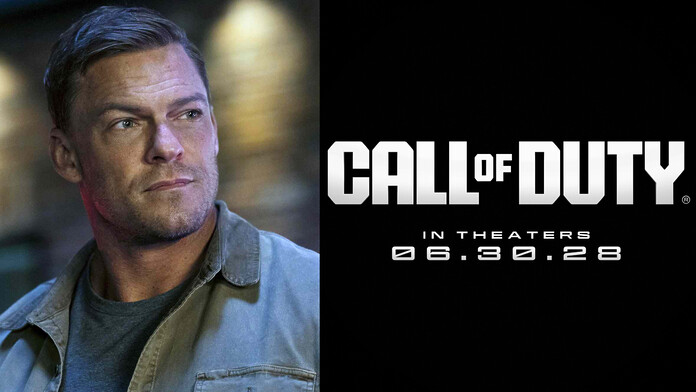 Alan Ritchson junto al logotipo de Call of Duty, en el anuncio de su interés por la película