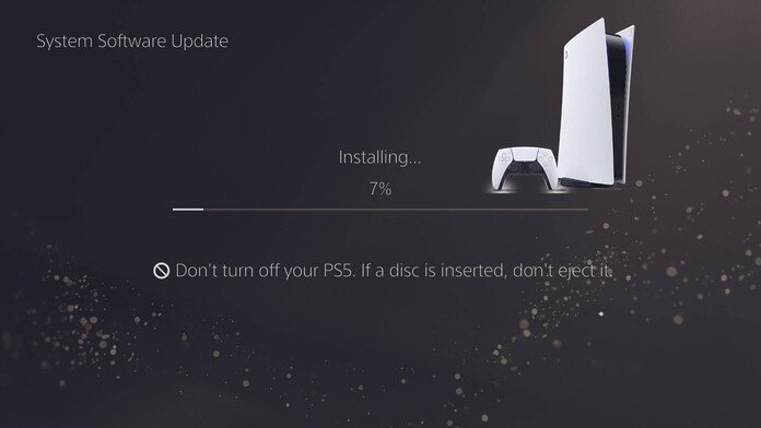 Consola PlayStation 5 junto al aviso de la actualización de firmware 14.10 obligatoria para acceder a PSN
