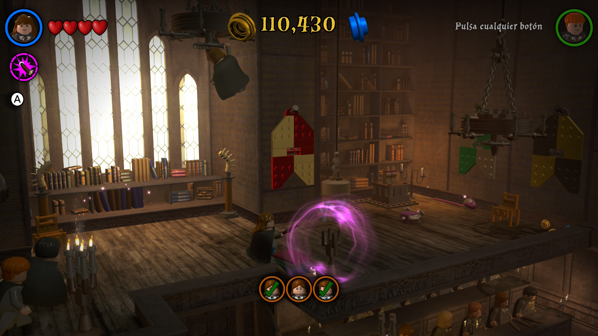 Un personaje utiliza un hechizo en LEGO Harry Potter Collection